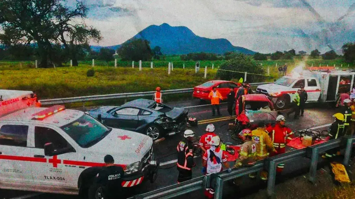 Tras choque en la autopista Amozoc-Perote tres murieron prensados y dos resultaron heridos