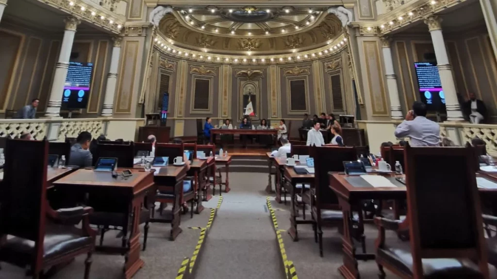 Impulsan en el Congreso de Puebla una iniciativa para evitar el juicio político de los servidores públicos por expresar sus ideas.