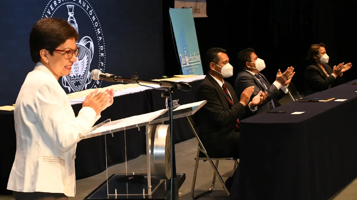 Rectora Lilia Cedillo Ramírez preside graduaciones y desea éxito en su vida profesional a egresados