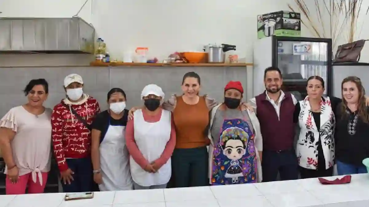 Norma Layón entrega rehabilitación de desayunador escolar en Texmelucan
