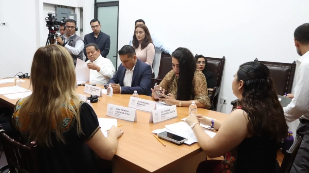 Avala Comisión de Educación del Congreso la lista de ganadores de la Medalla Juan C. Bonilla.