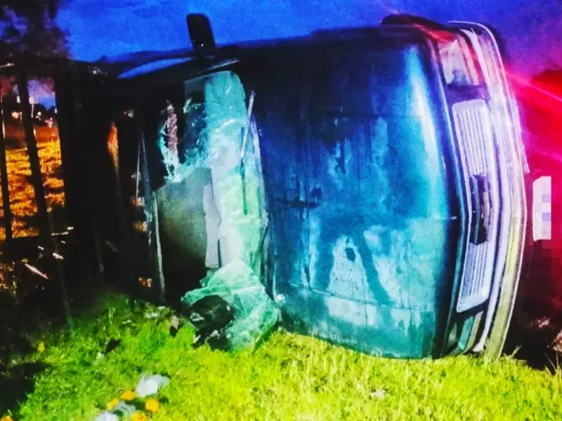 En la autopista Amozoc-Perote una mujer muere durante la volcadura de una camioneta