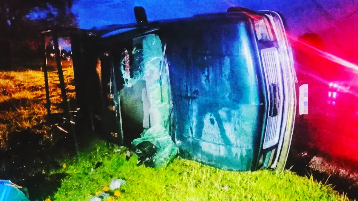 En la autopista Amozoc-Perote una mujer muere durante la volcadura de una camioneta