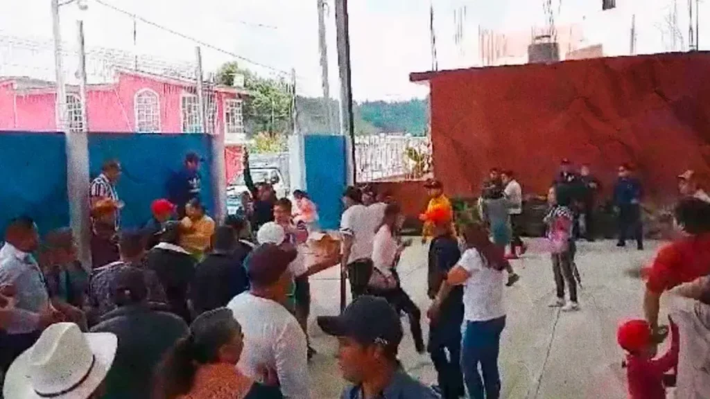Circulan video de la balacera en elecciones del juez de paz de Quimixtlán 
