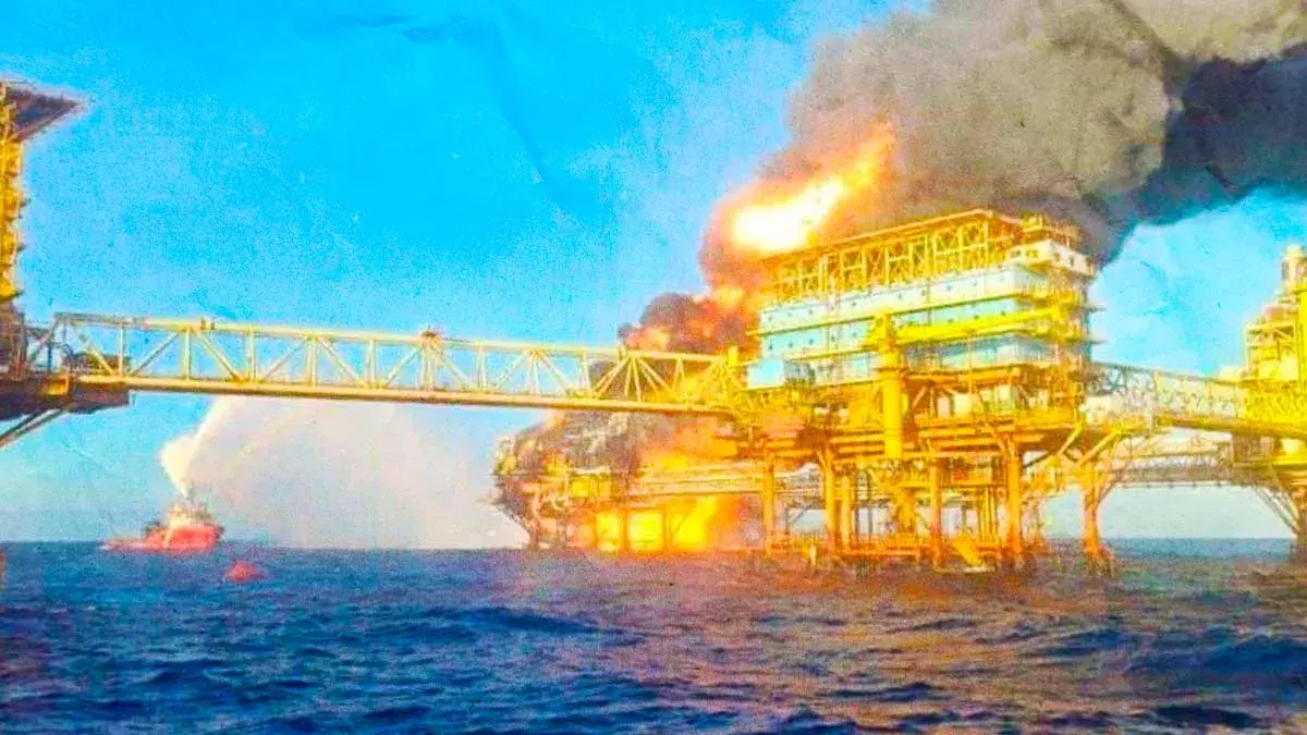 Pemex reporta muertos y heridos tras incendio de plataforma en Campeche