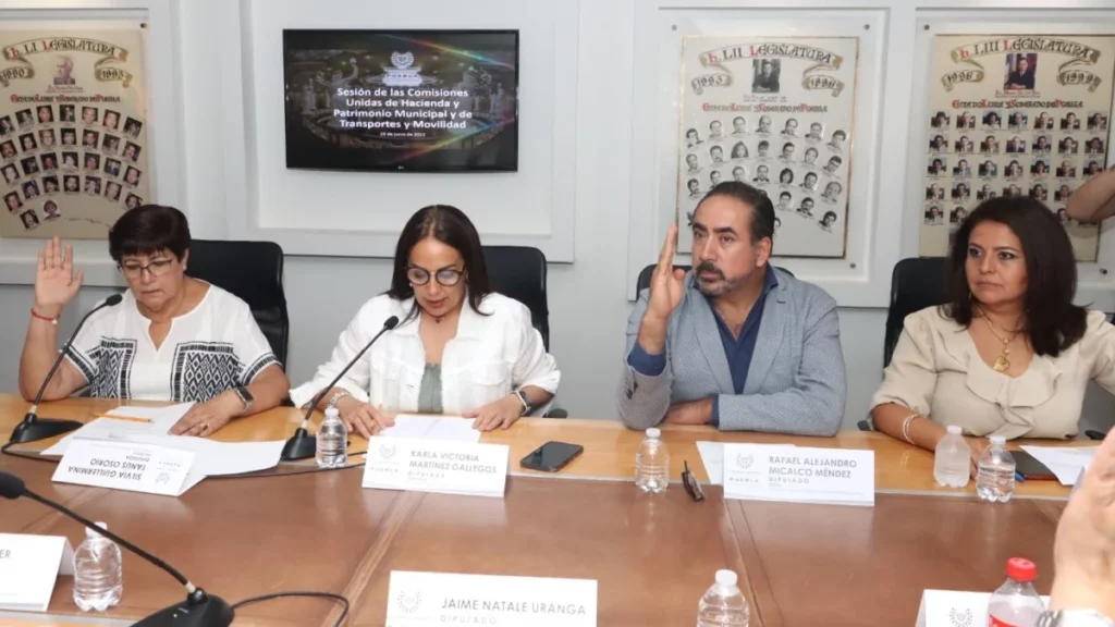 Comisiones unidas del Congreso citan a comparecer al director de Carreteras de Cuota de Puebla.