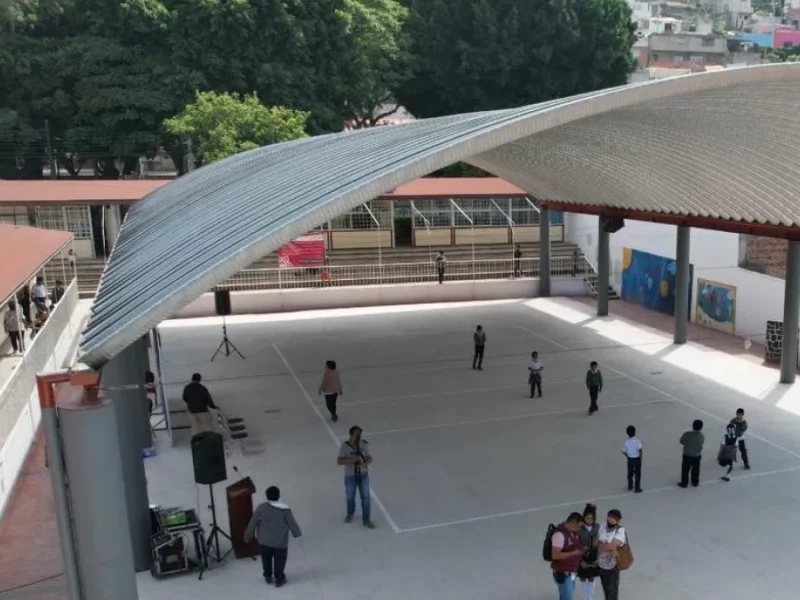 Presidenta Ariadna Ayala entrega rehabilitación de Plaza cívica en la Primaria Felipe Carrillo Puerto.