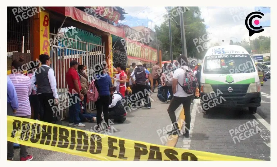 Choque entre dos rutas de transporte público dejó 20 heridos en Puebla.