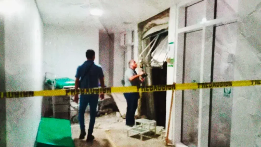 Niña de 6 años muere prensada en elevador del IMSS en Playa del Carmen.