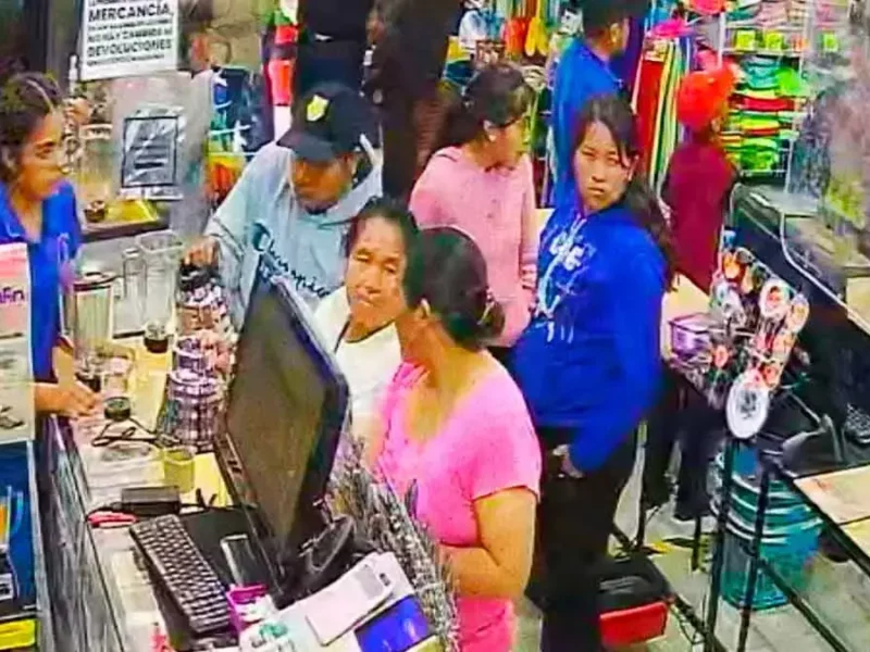 Banda de 15 personas atraca tienda en Amozoc y los captan en video