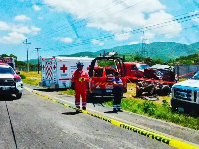 Un muerto y seis heridos dejó un choque frontal en Santiago Miahuatlán