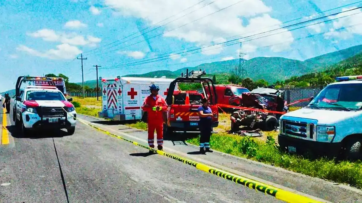 Un muerto y seis heridos dejó un choque frontal en Santiago Miahuatlán