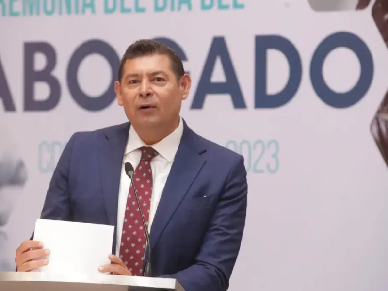 Alejandro Armenta llama a revalorar el papel de las y los juristas en la procuración e impartición de justicia