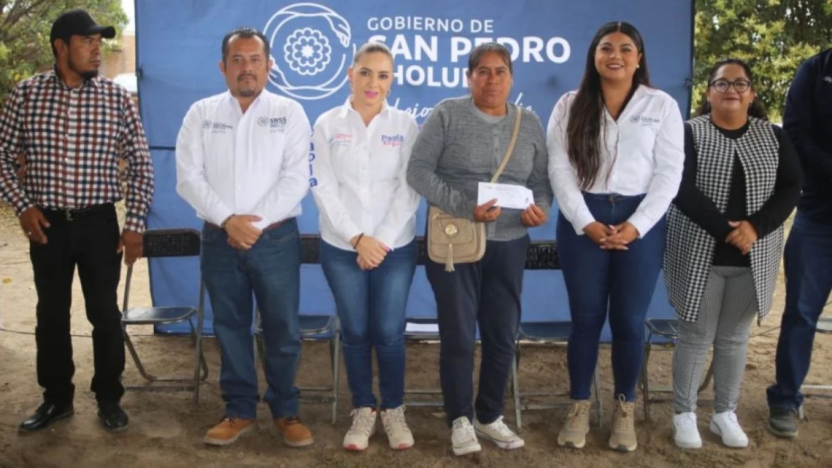 Paola Angon continúa beneficiando al campo cholulteca, ahora con la entrega de ovinos.