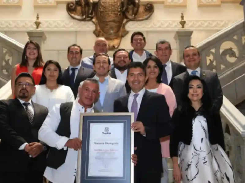 Ayuntamiento de Puebla reconoce a Leo Flores como "Visitante Distinguido"