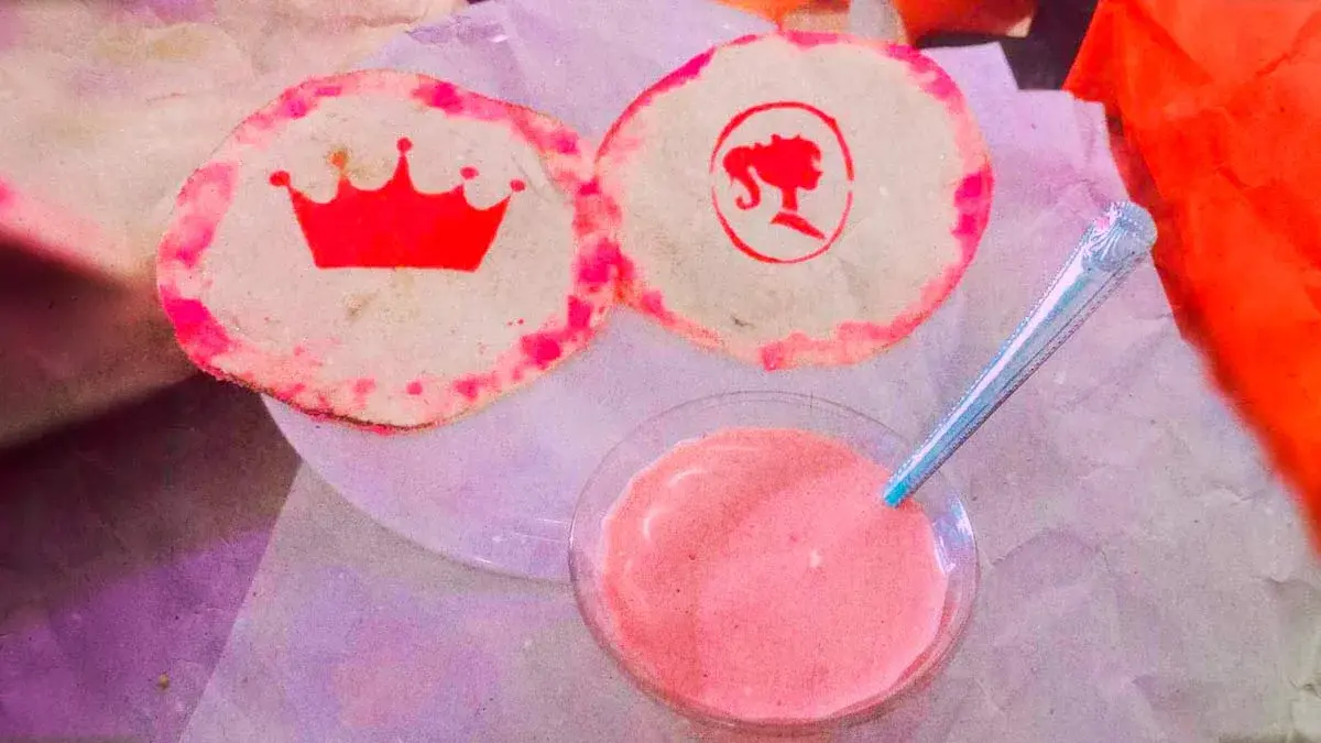 El rosa hasta en los tacos; lanzan en Puebla el Taco Barbie.