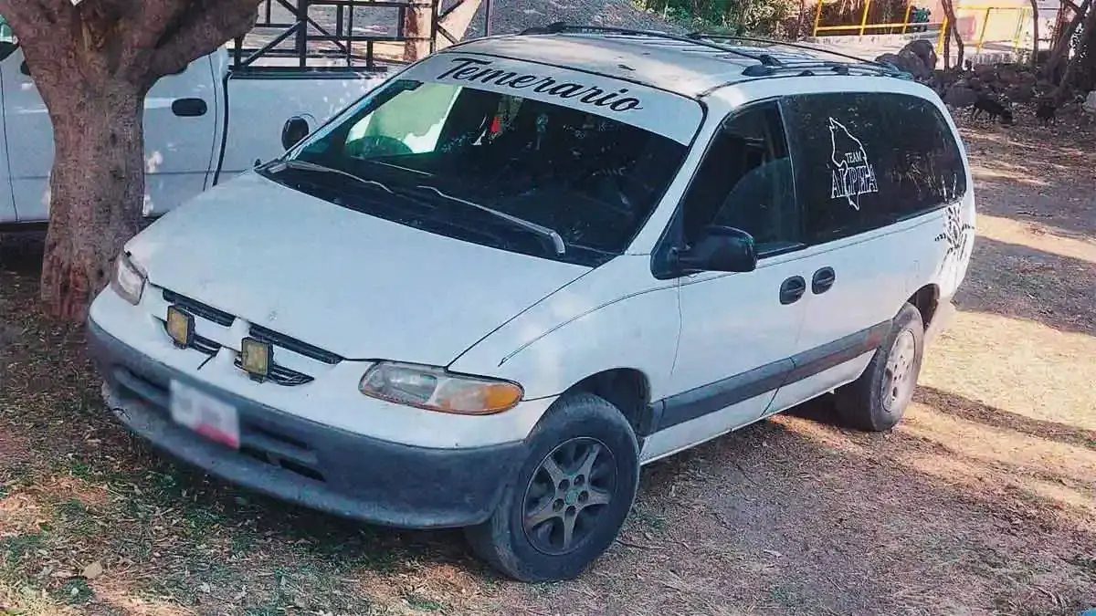 En un minuto se roban una camioneta con instrumentos en Atlixco.