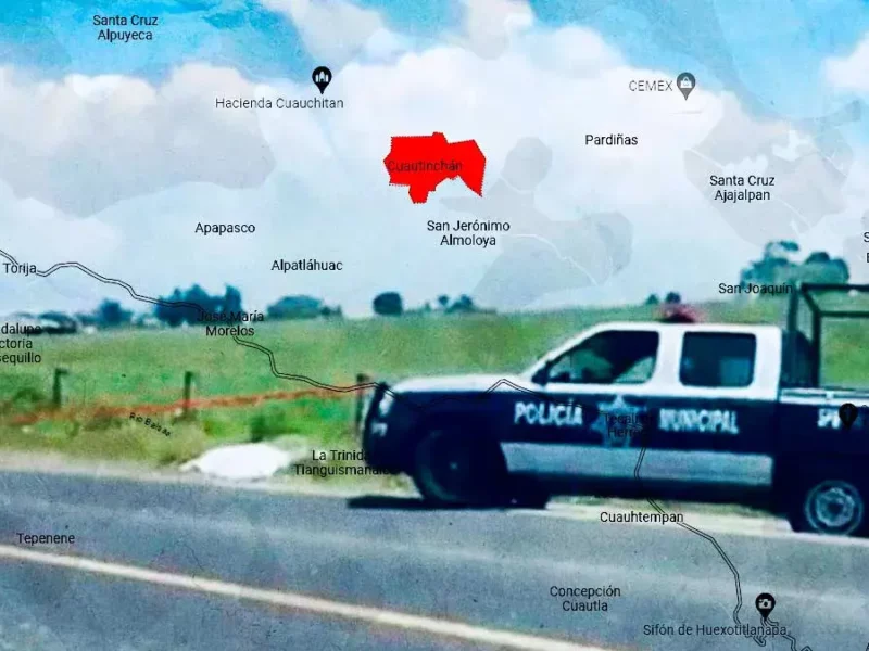 A la orilla de una carretera en Tecali fue abandonado un hombre sin vida.
