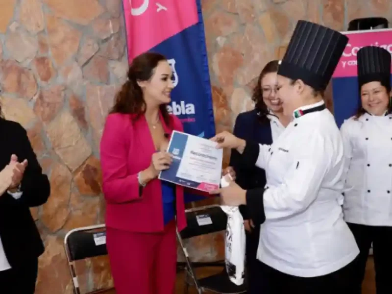 SMDIF Puebla gradúa sexta generación de Gastronomía y Estilismo