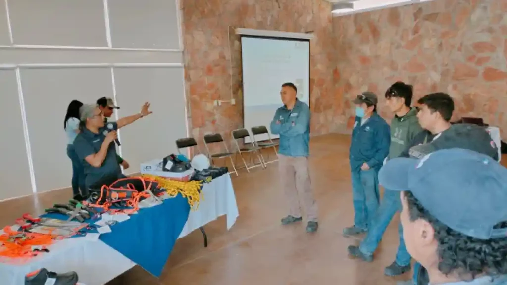 Ayuntamiento de Puebla certifica a arboleros en poda de altura