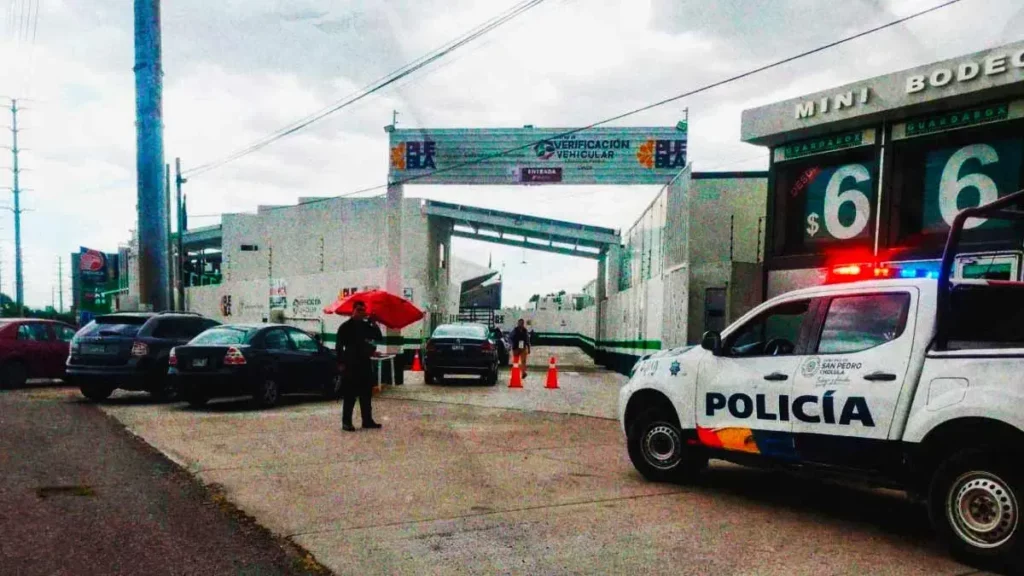 Reportan asalto contra dos automovilistas en la fila del verificentro de Momoxpan