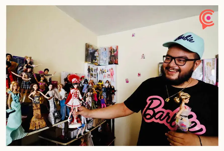 Coleccionista de Barbie en Puebla cuenta con más de 200 muñecas 