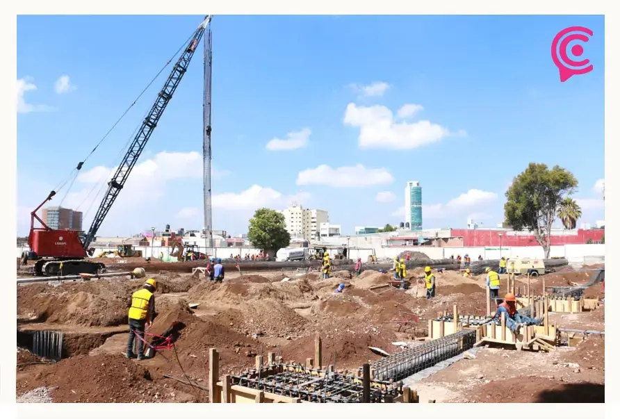 Zoé Robledo y Sergio Salomón Céspedes supervisan reconstrucción del San Alejandro 
