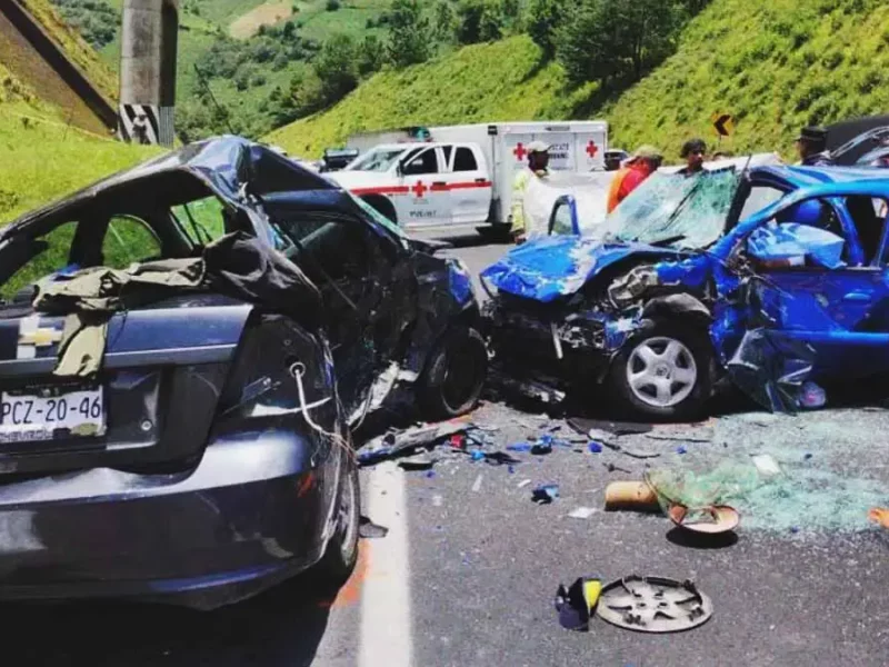 Choque de dos autos causó la muerte de cinco personas en Huauchinango