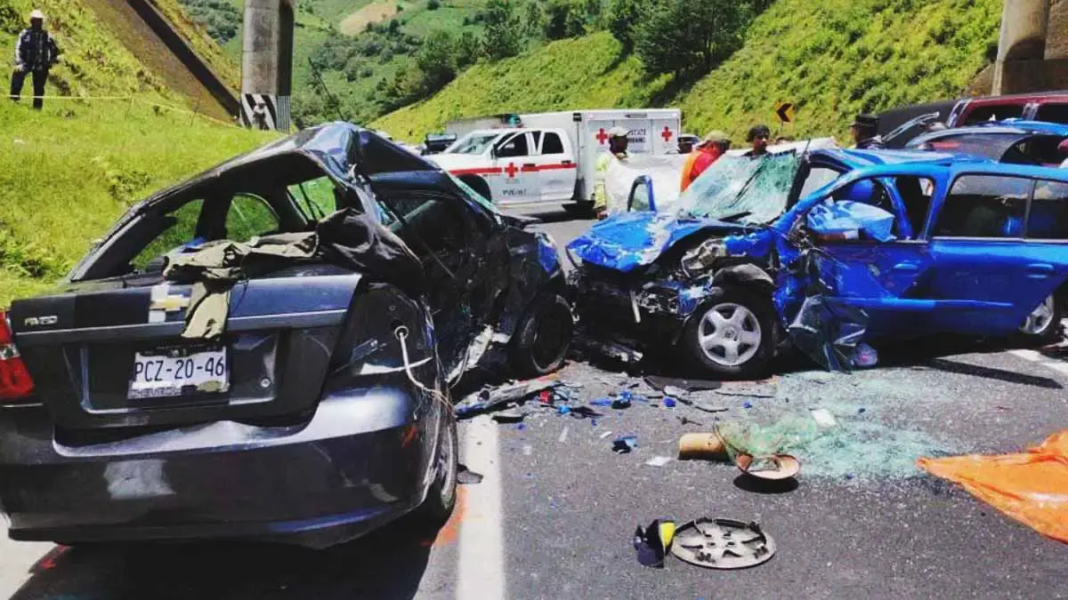 Choque de dos autos causó la muerte de cinco personas en Huauchinango