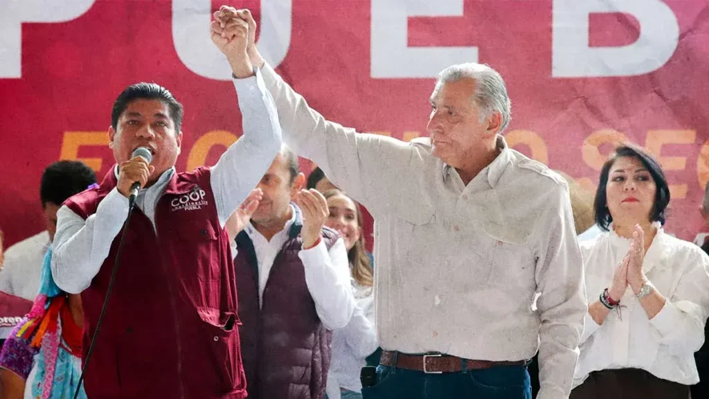 Adán Augusto López visita Puebla; promete reducir edad para pensión de adultos mayores.