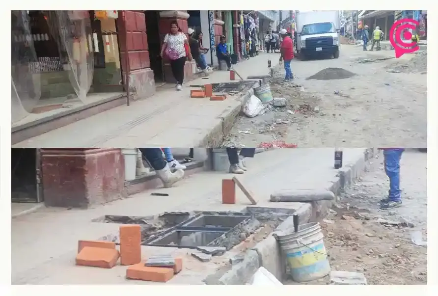 Coladeras y agujeros ponen en riesgo a peatones por obras del Centro de Puebla.
