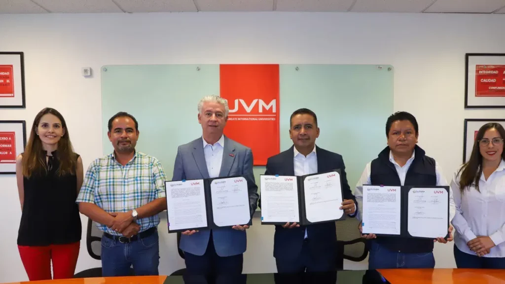 Celebran Mundo Tlatehui y Javier Quintana, Rector de la UVM, convenio de colaboración