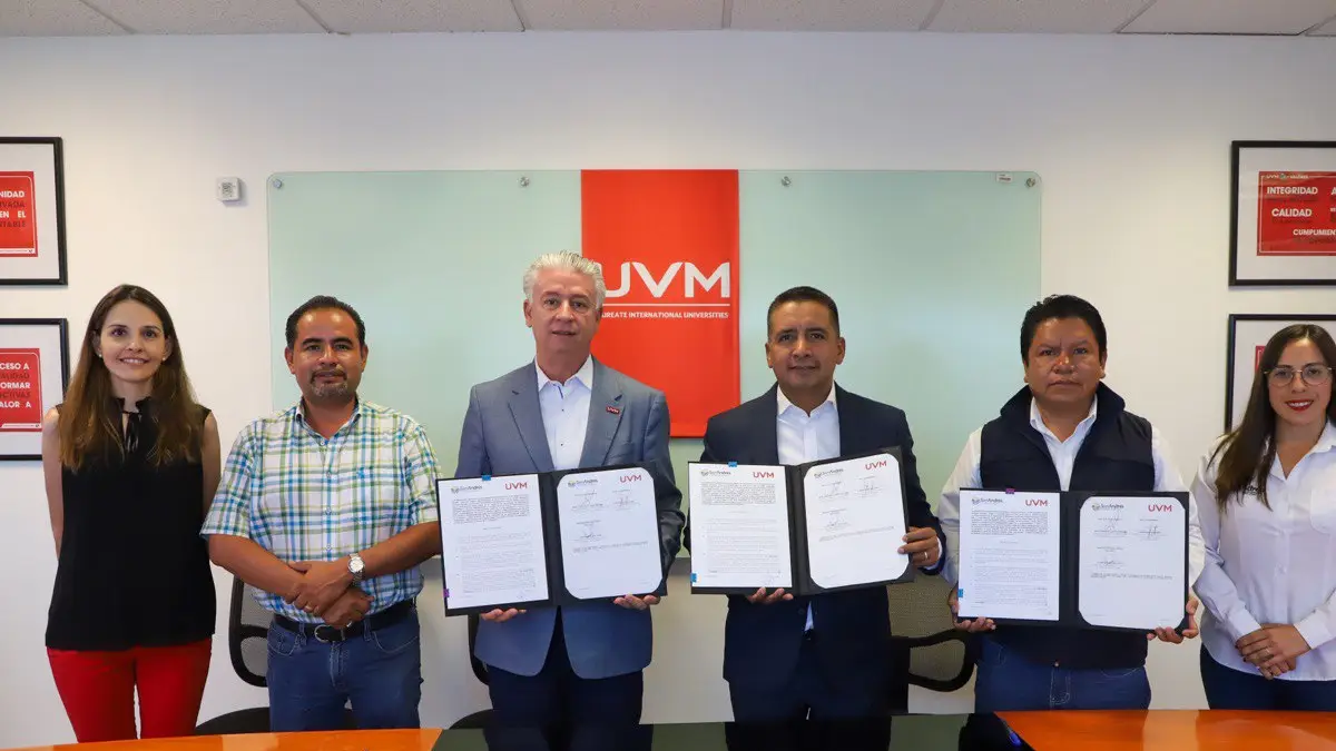 Celebran Mundo Tlatehui y Javier Quintana, Rector de la UVM, convenio de colaboración