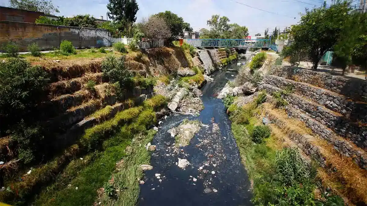 Por descargas contaminantes, retiran a tres empresas textiles del convenio con Medio Ambiente en Puebla.