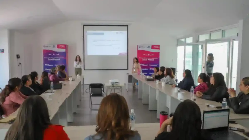 SMDIF Puebla capacita a funcionarios públicos en primeros auxilios emocionales para atender a la juventud poblana