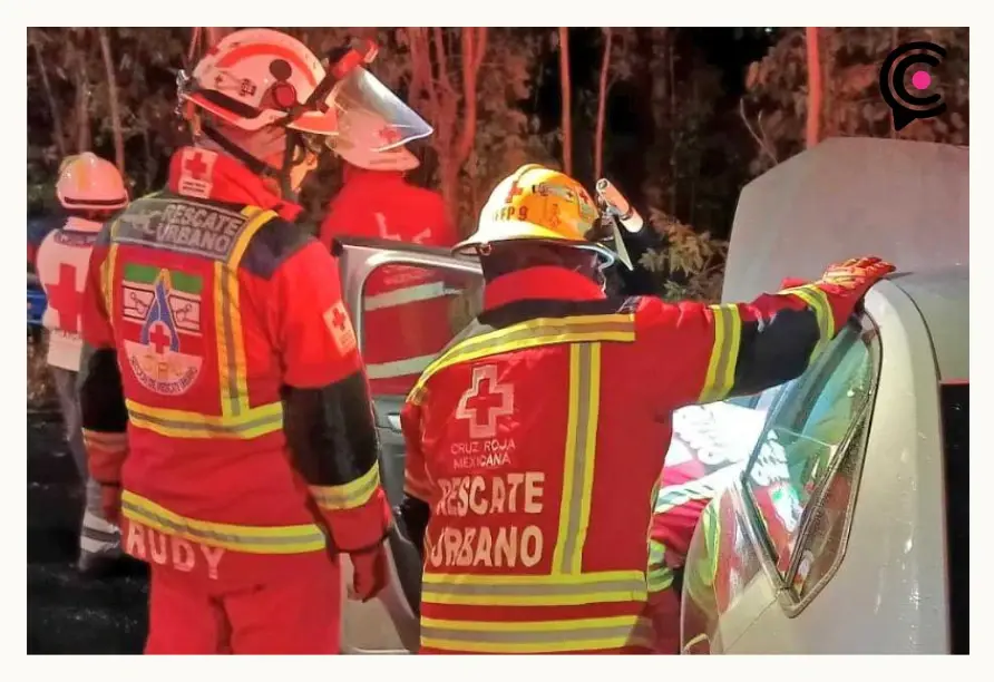 Cruz roja atiende dos percances vehiculares en distintos puntos de Puebla capital
