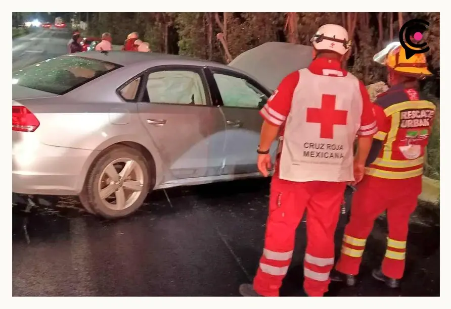 Cruz roja atiende dos percances vehiculares en distintos puntos de Puebla capital