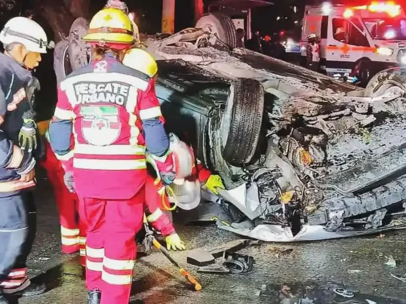Cruz roja atiende dos percances vehiculares en distintos puntos de Puebla capital