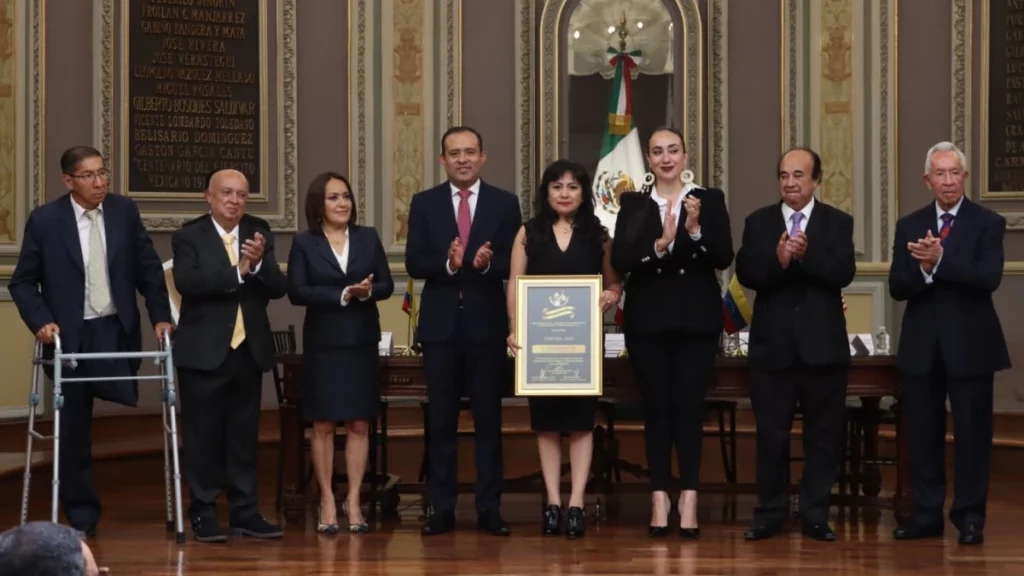 Reconocen en el Congreso del Estado la labor de las y los abogados con entrega de los “Premios Themis”.