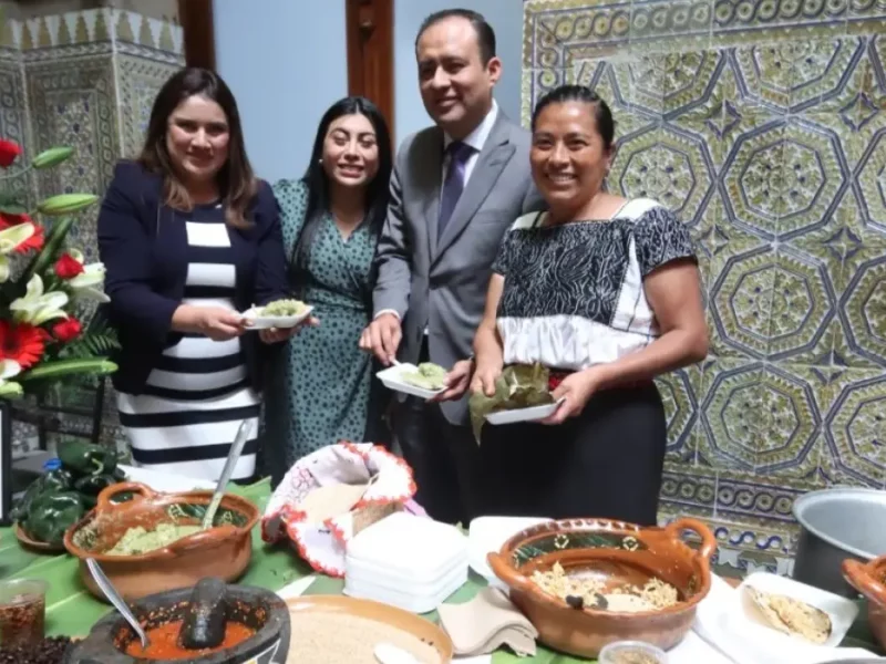 Presentan Arte Culinario de la Sierra Norte de Puebla en el Congreso del Estado.