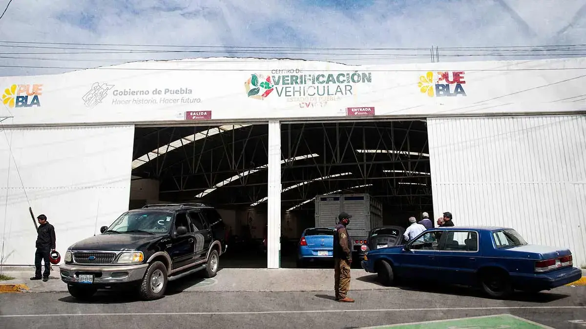 ¡Se acabó el tiempo! Así lucieron los verificentros en Puebla en los últimos días de plazo.