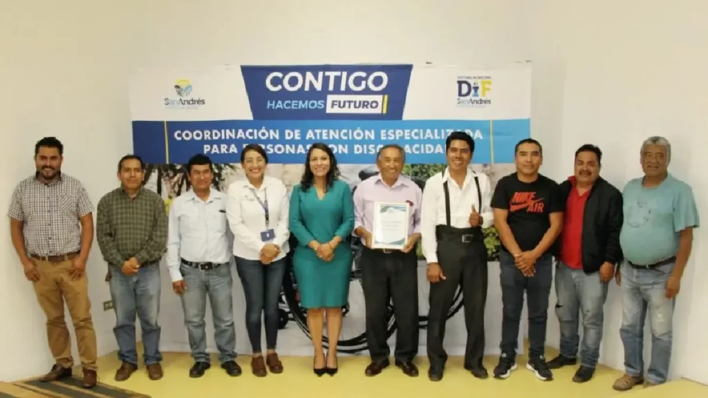 Lupita Cuautle ecabeza el 4.º curso sensibilización irigido a conctores del transporte público