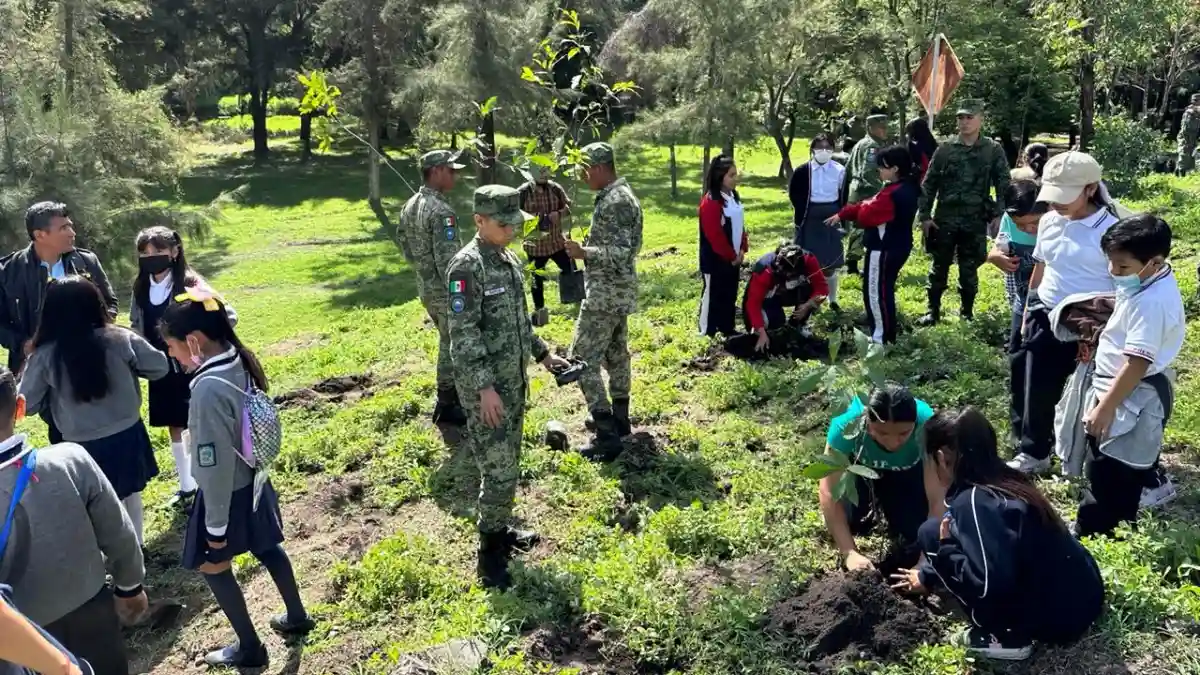 Ariadna Ayala continúa con la campaña de reforestación: “Atlixco Verde”.