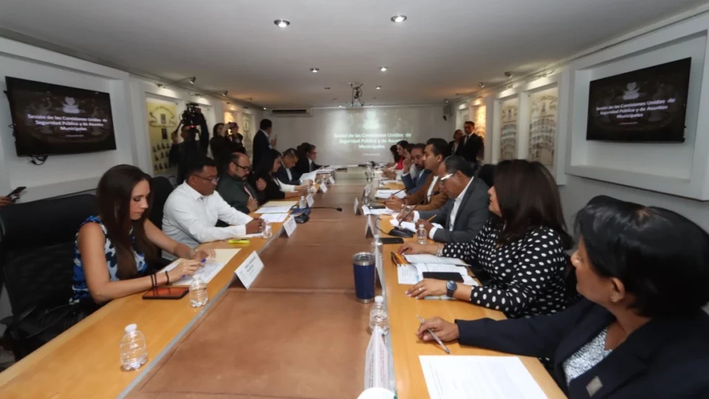 Aprueban en Comisiones del Congreso reformas para obligar a presidentes municipales a capacitarse en materia de seguridad.