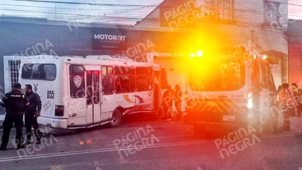 Choque de dos rutas de transporte dejó a cuatro pasajeros heridos en Puebla