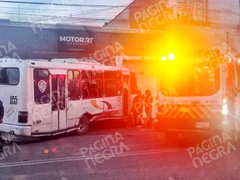 Choque de dos rutas de transporte dejó a cuatro pasajeros heridos en Puebla