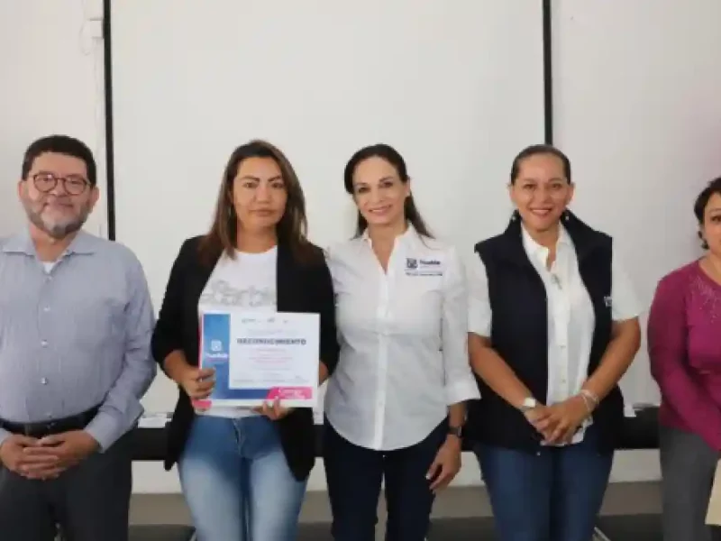 SMDIF Puebla entregó certificados de capacitación a familiares y cuidadores de menores con autismo