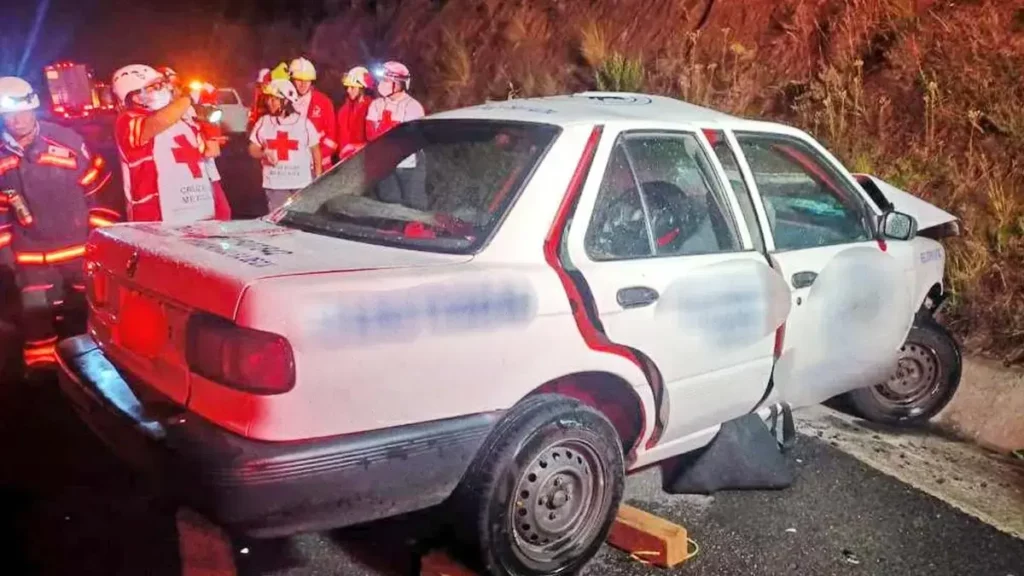 Conductor muere prensado tras choque frontal en la autopista Amozoc-Perote