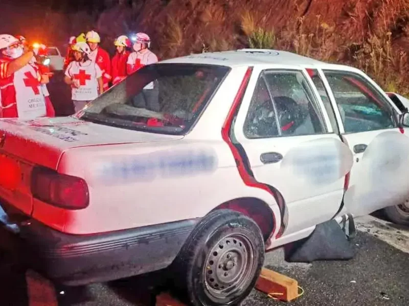 Conductor muere prensado tras choque frontal en la autopista Amozoc-Perote