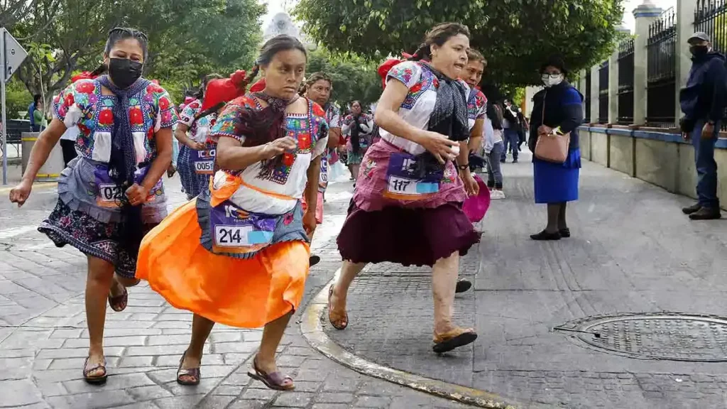 Tepole usa policías encubiertos para cuidar Carrera de la Tortilla en Tehuacán.